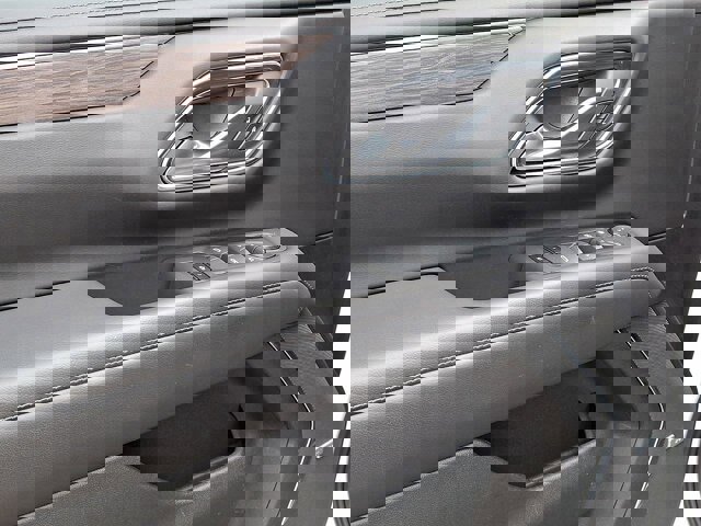 Used 2022 Chevrolet Suburban Z71 w/ Luxury Package image 6