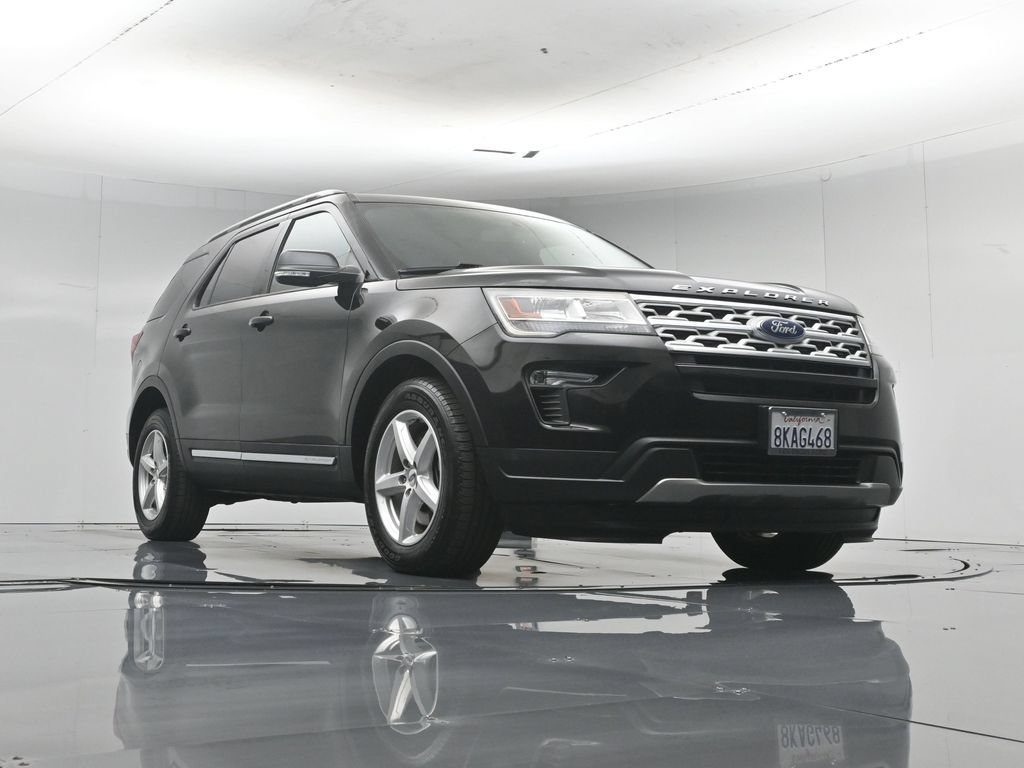 Certified 2019 Ford Explorer XLT FWD image 4