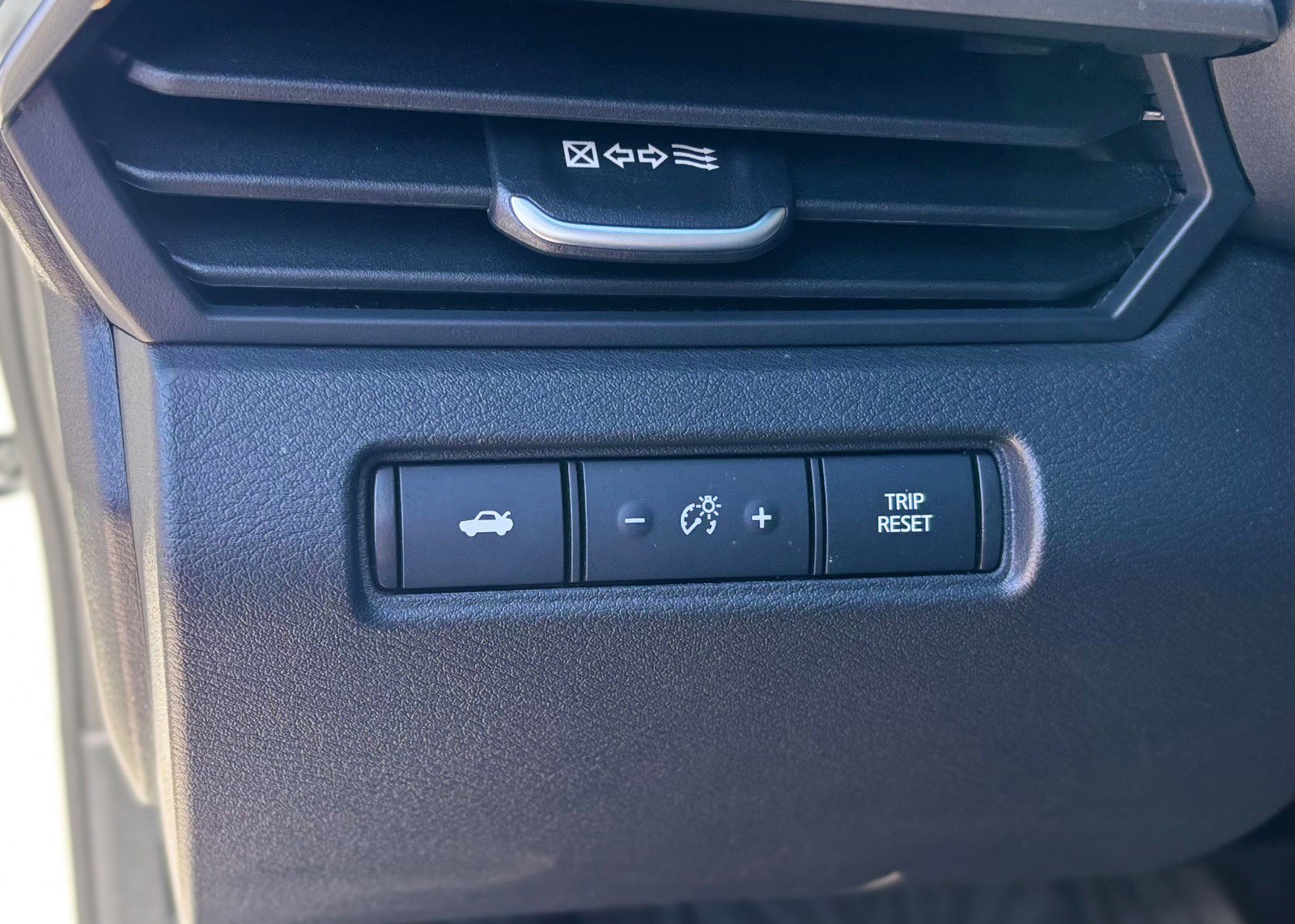 Used 2025 Nissan Altima 2.5 S image 25