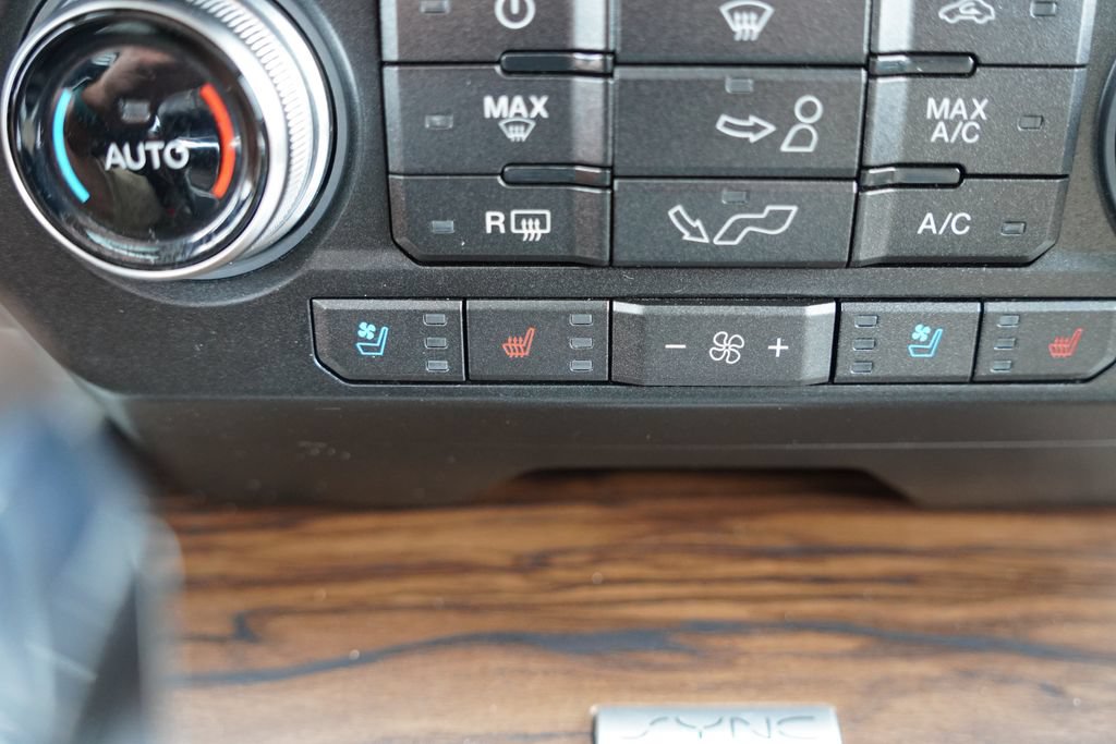 Certified 2018 Ford F150 Lariat w/ Equipment Group 502A Luxury AWD/4WD image 32