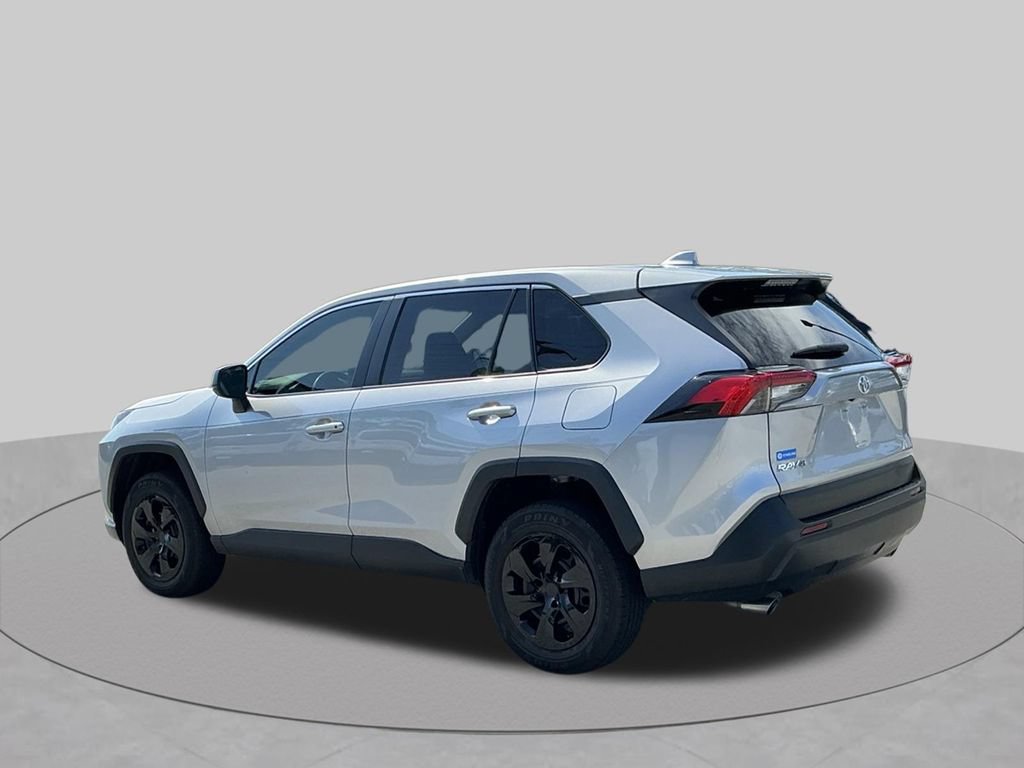 Used 2022 Toyota RAV4 LE FWD image 4