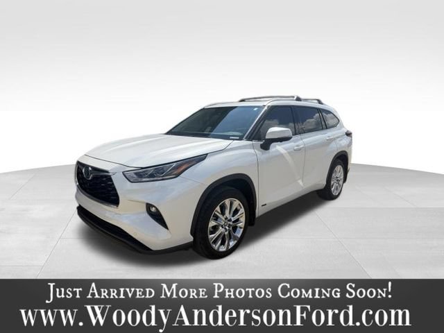 Used 2024 Toyota Highlander Limited AWD/4WD image 1