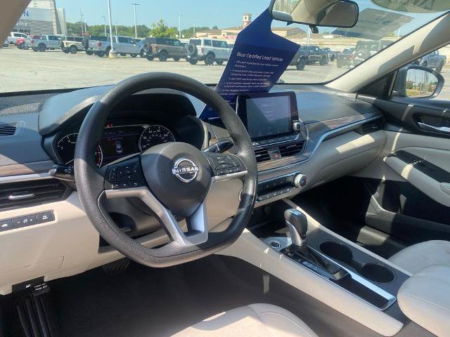 Used 2025 Nissan Altima 2.5 SV FWD image 12