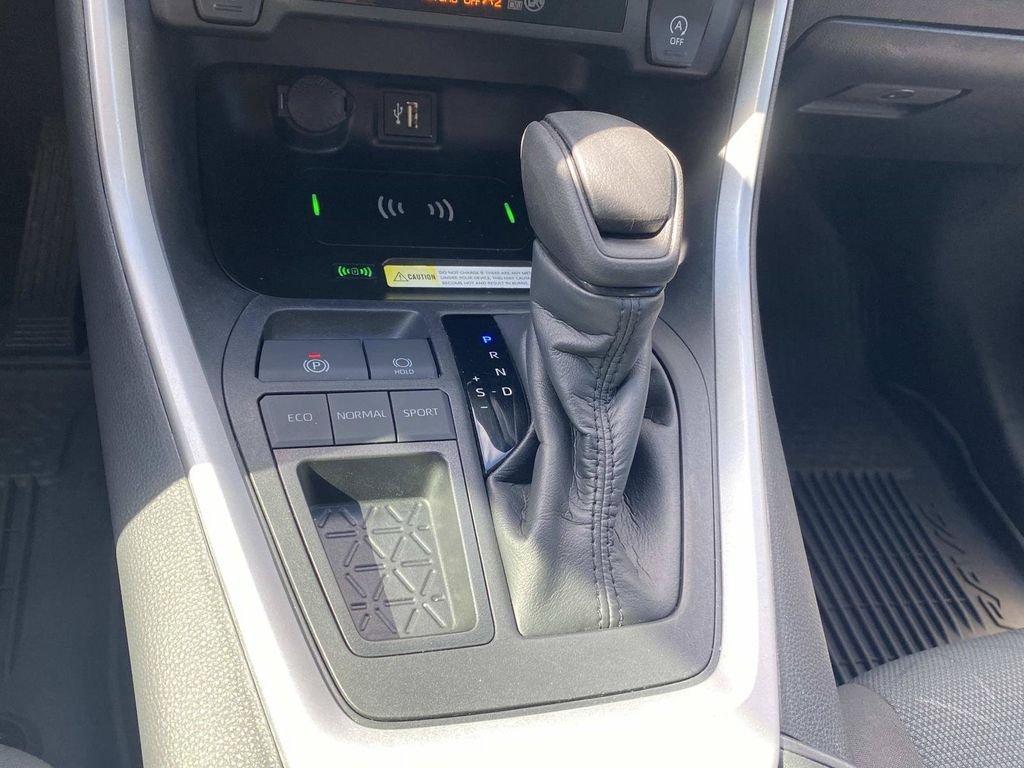 Used 2024 Toyota RAV4 XLE w/ Convenience Package FWD image 30