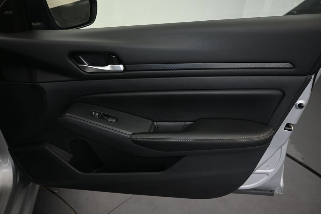 Used 2024 Nissan Altima 2.5 SV FWD image 15