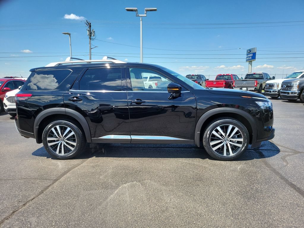 Used 2024 Nissan Pathfinder Platinum w/ Cargo Package AWD/4WD image 3