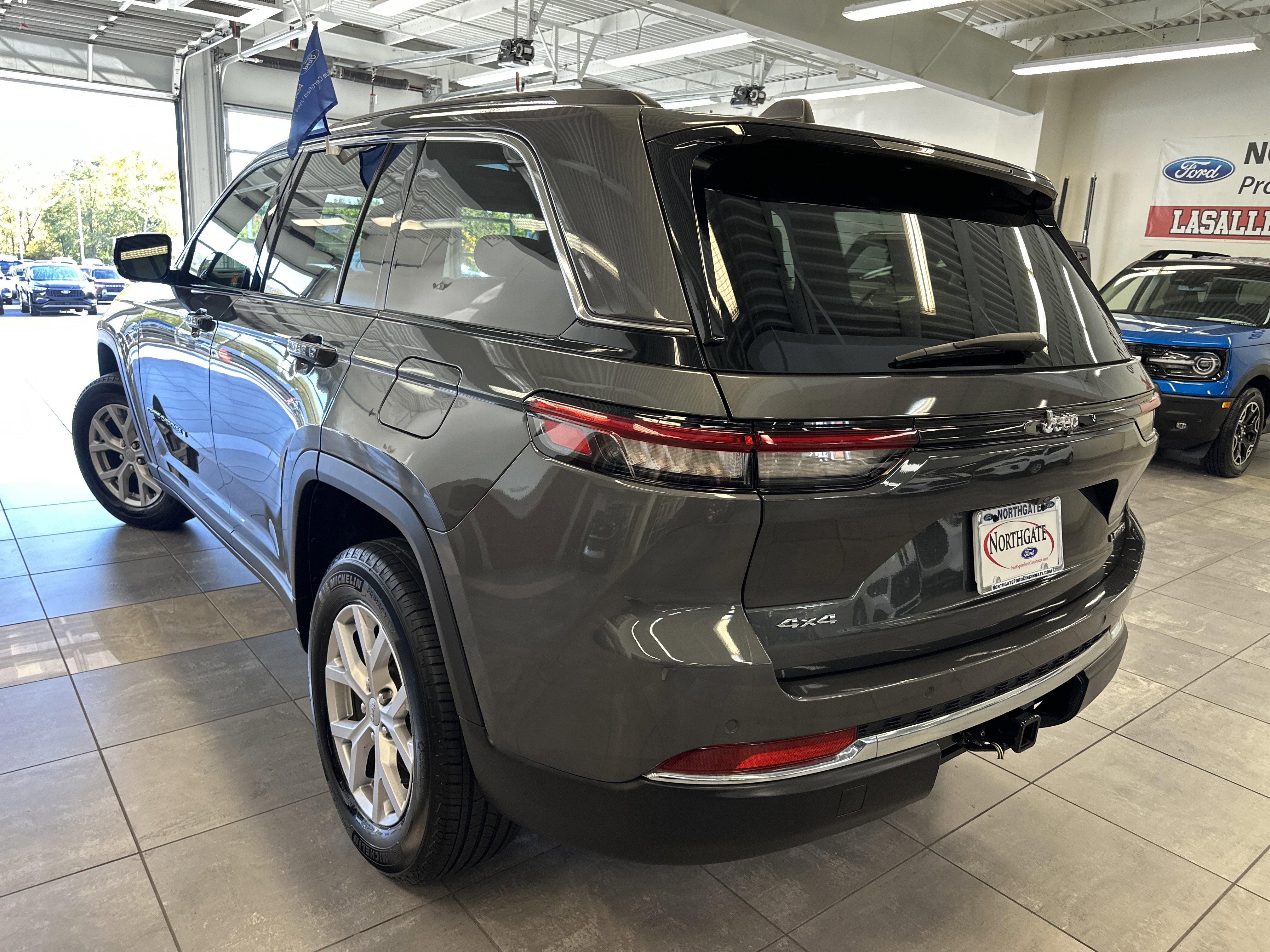 Used 2022 Jeep Grand Cherokee Limited w/ Trailer Tow Prep Group (B) image 3