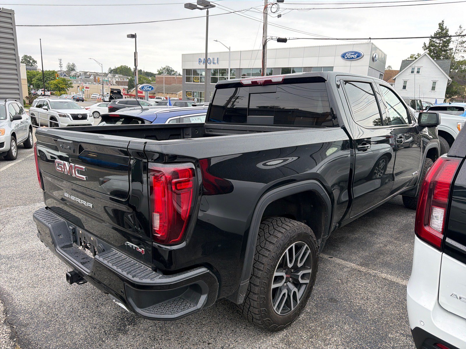 Used 2023 GMC Sierra 1500 AT4 w/ Technology Package AWD/4WD image 7