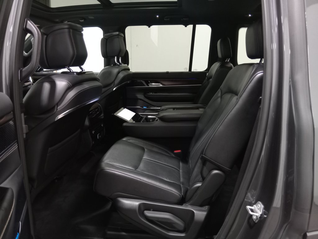 Used 2022 Jeep Grand Wagoneer Series I AWD/4WD image 15