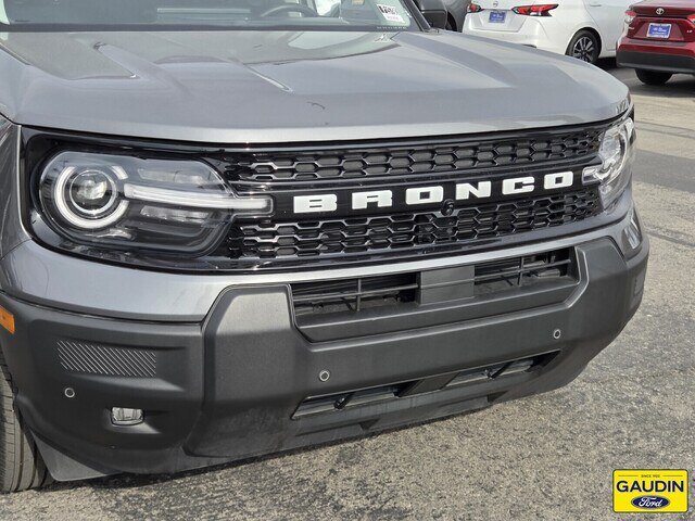 Certified 2025 Ford Bronco Sport Outer Banks w/ Outer Banks Tech Package+ AWD/4WD image 2