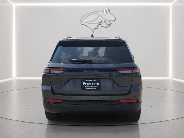 Used 2022 Jeep Grand Cherokee Altitude AWD/4WD image 4