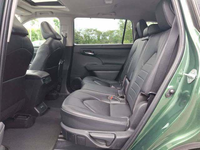 Used 2023 Toyota Highlander XLE AWD/4WD image 26