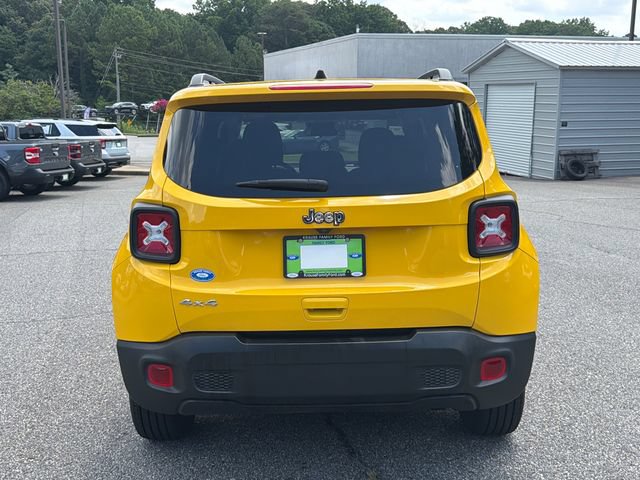 Used 2023 Jeep Renegade Latitude w/ Sun & Fun Group AWD/4WD image 6