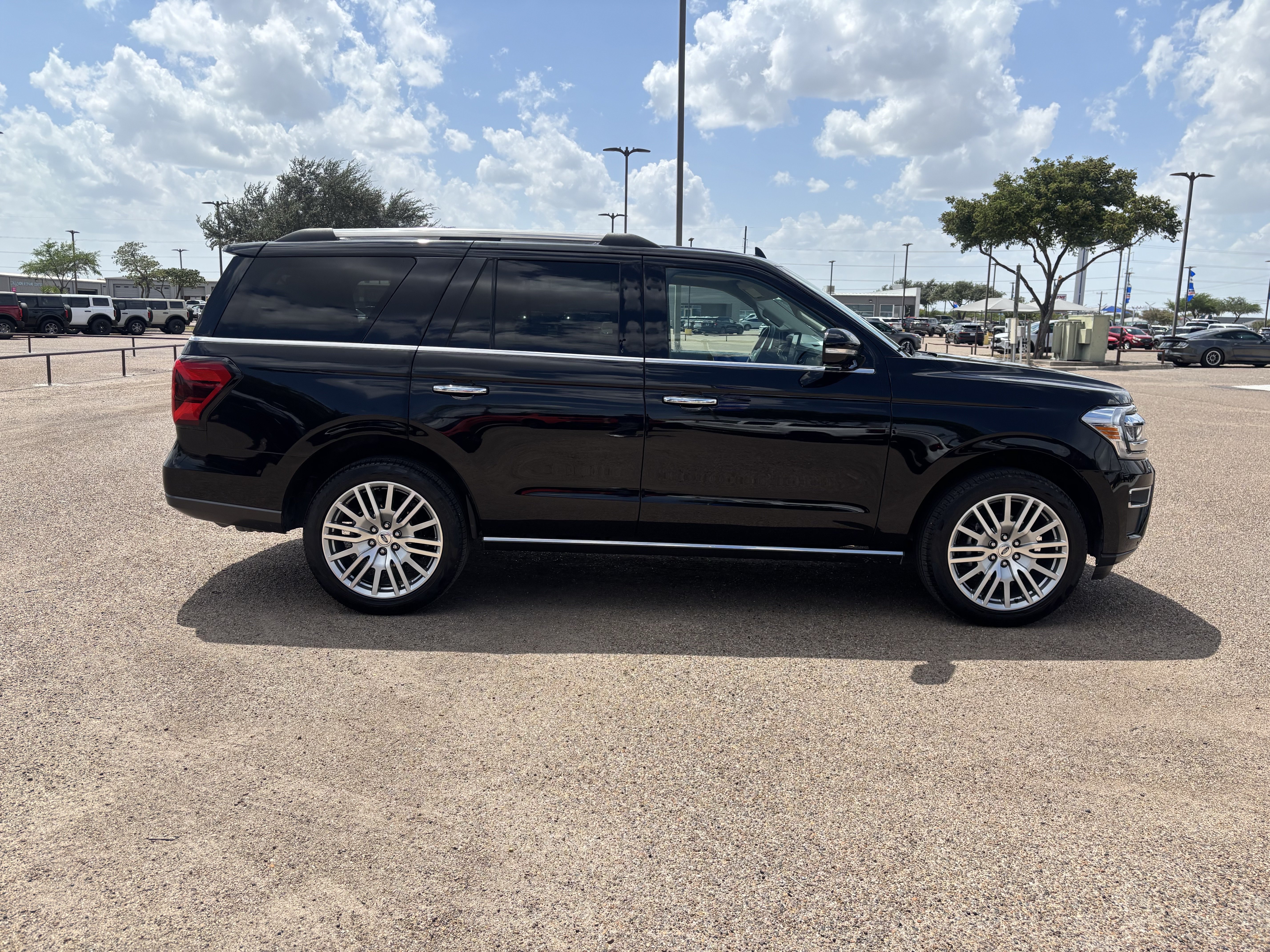 Certified 2024 Ford Expedition Limited RWD image 5