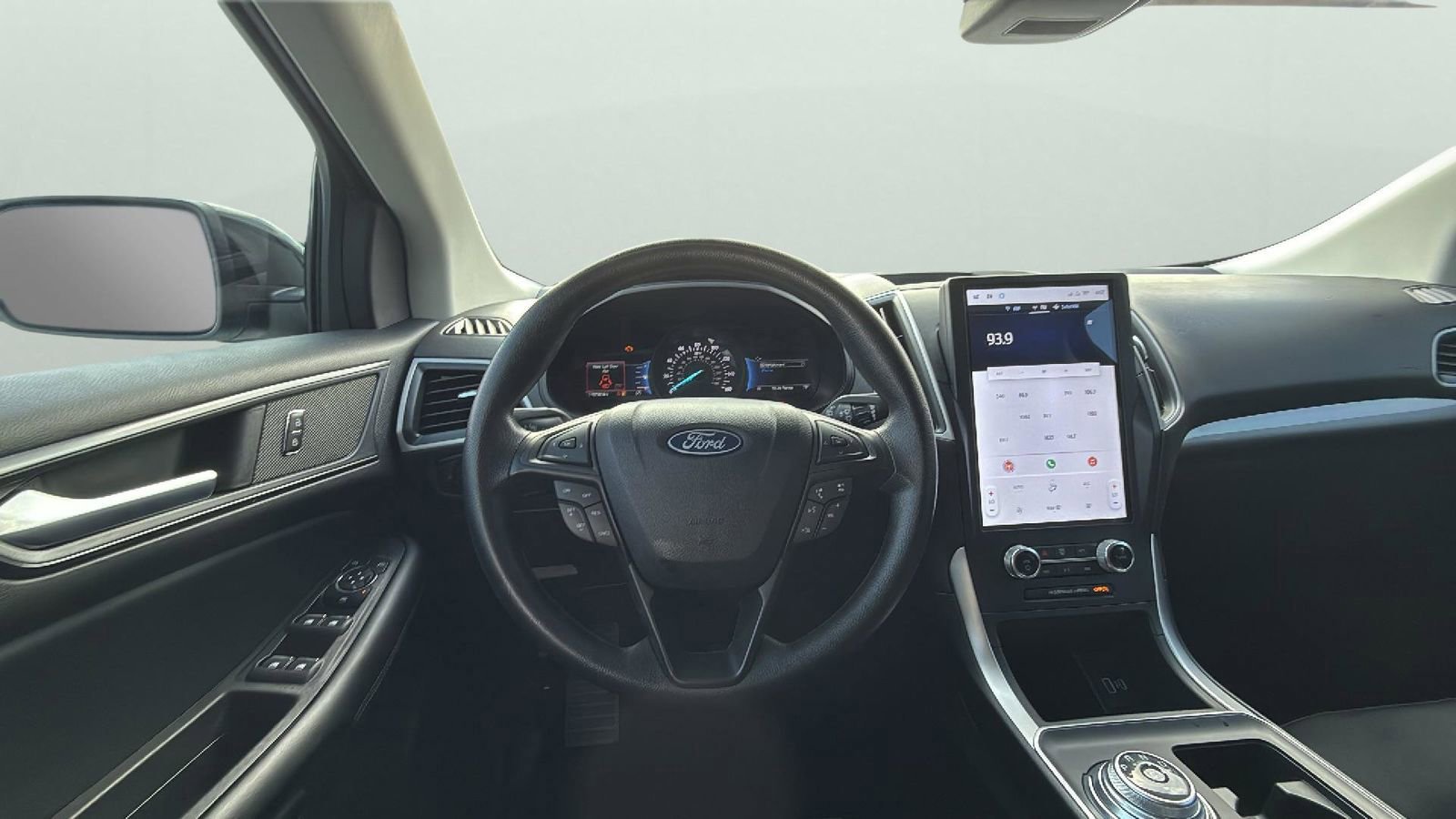 Certified 2024 Ford Edge SE w/ Black Appearance Package image 11