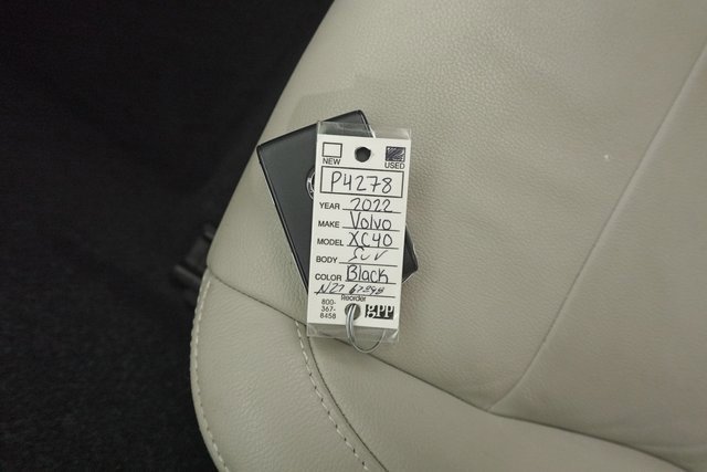 Used 2022 Volvo XC40 T5 Momentum image 33