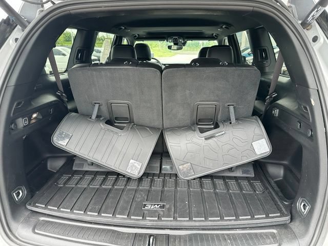 Used 2025 Jeep Grand Cherokee L Altitude AWD/4WD image 8