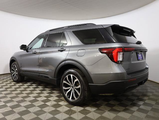 Certified 2025 Ford Explorer ST-Line AWD/4WD image 7