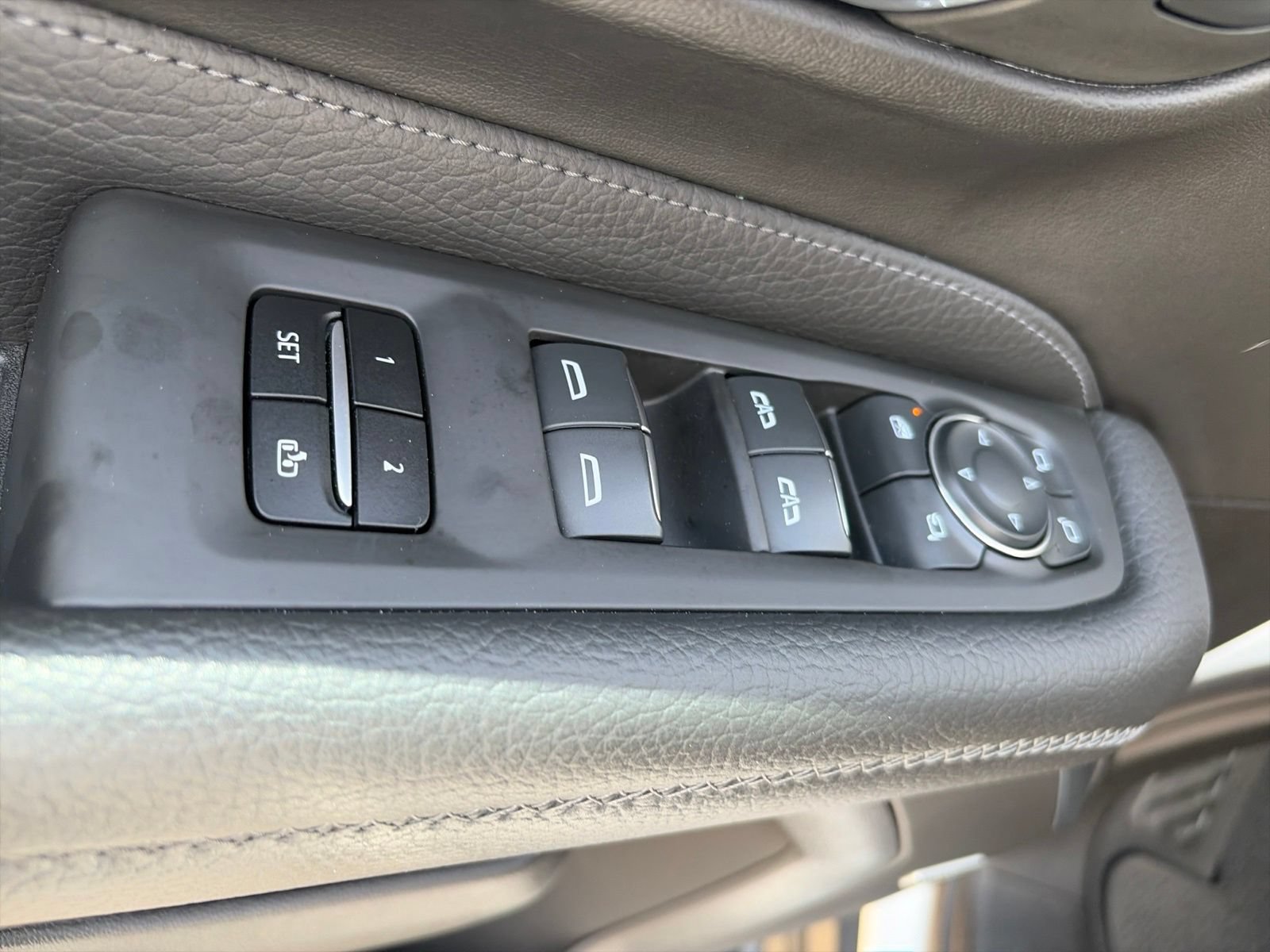 Used 2023 GMC Yukon XL Denali RWD image 14