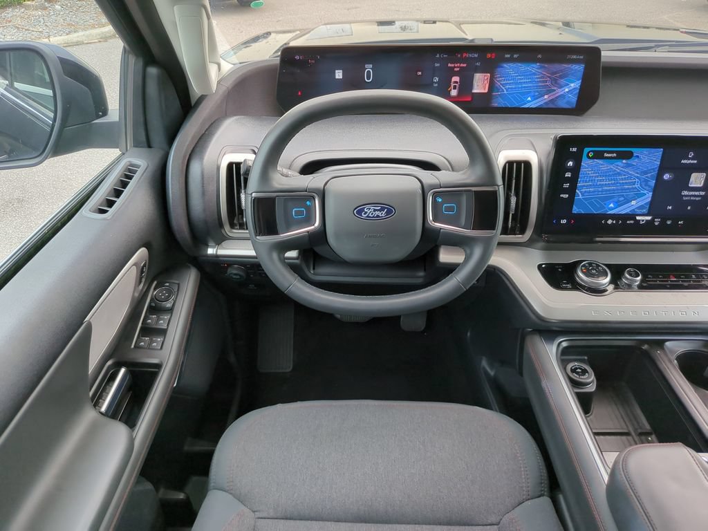 Certified 2025 Ford Expedition Active AWD/4WD image 18