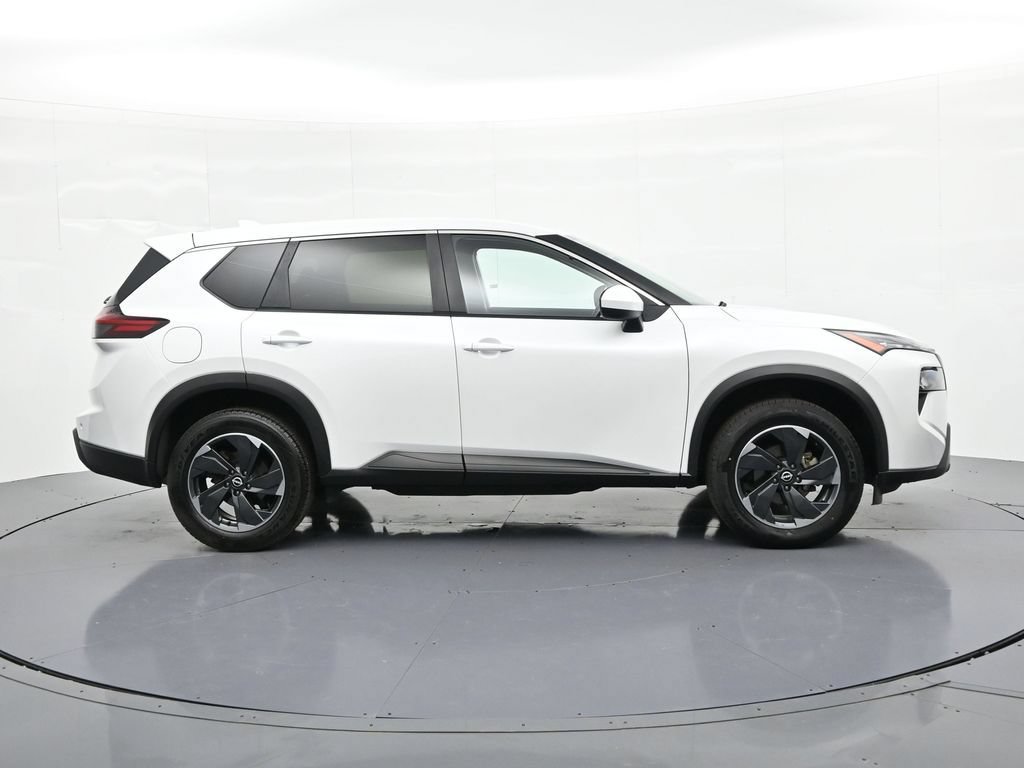 Used 2024 Nissan Rogue SV FWD image 5