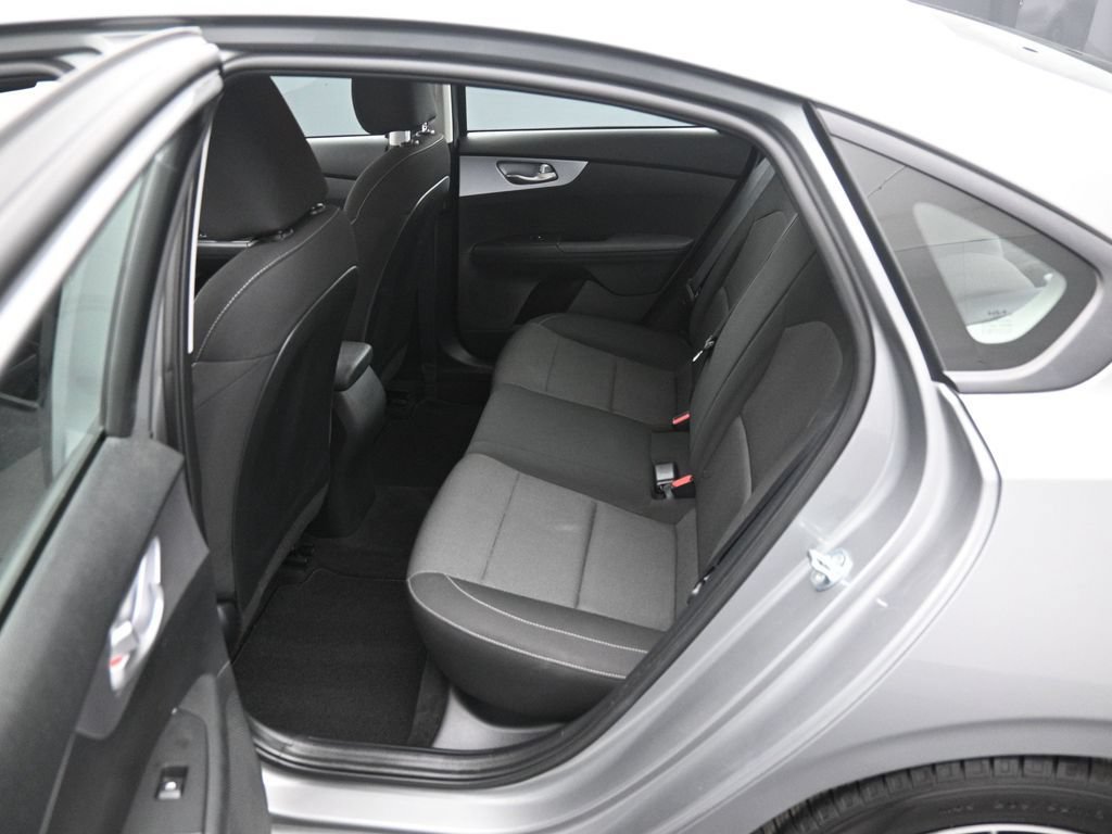 Used 2022 Kia Forte LXS FWD image 17