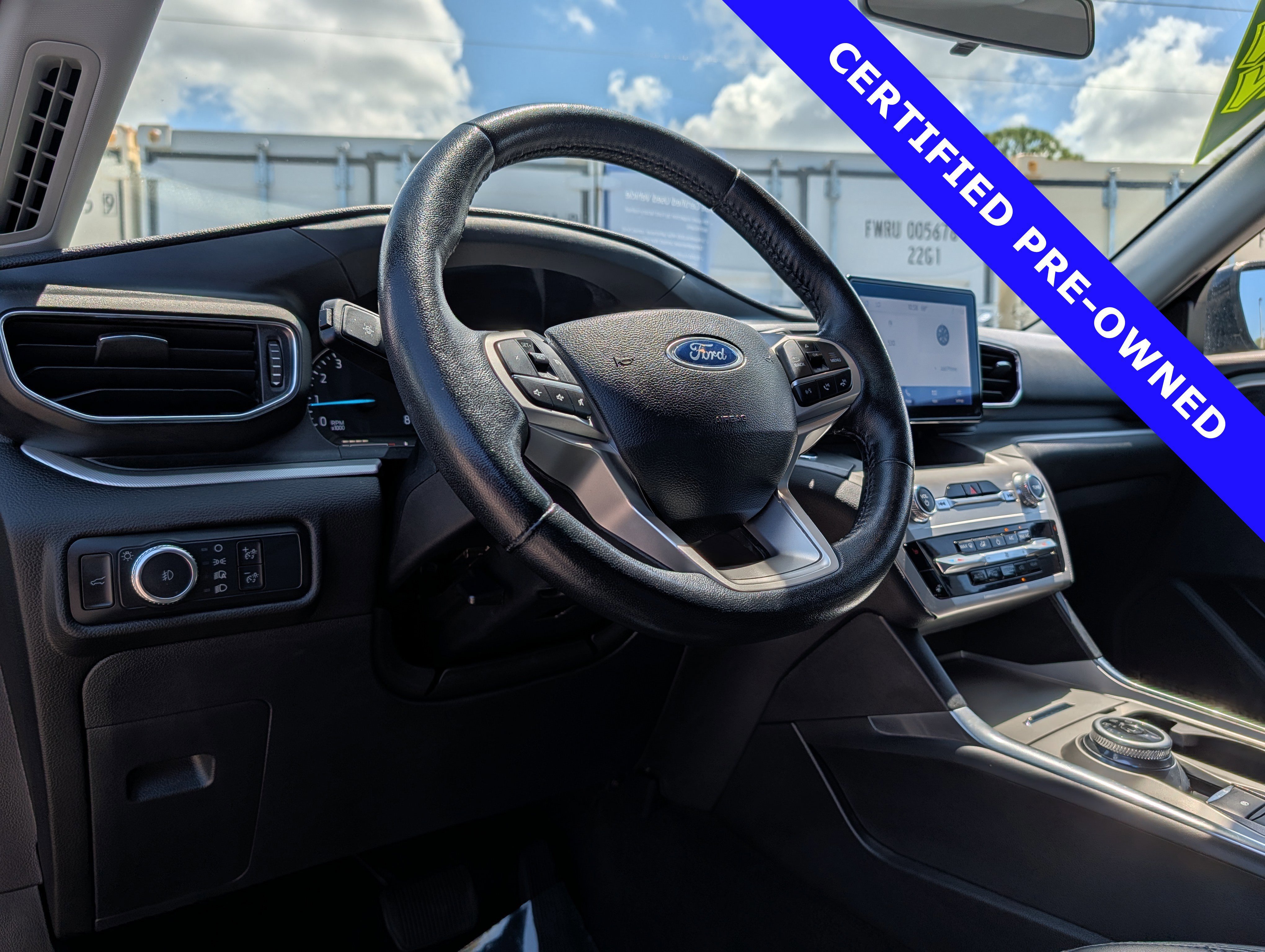 Certified 2022 Ford Explorer XLT w/ Equipment Group 202A AWD/4WD image 29