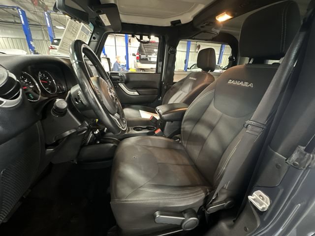 Used 2018 Jeep Wrangler Sahara w/ Connectivity Group AWD/4WD image 17