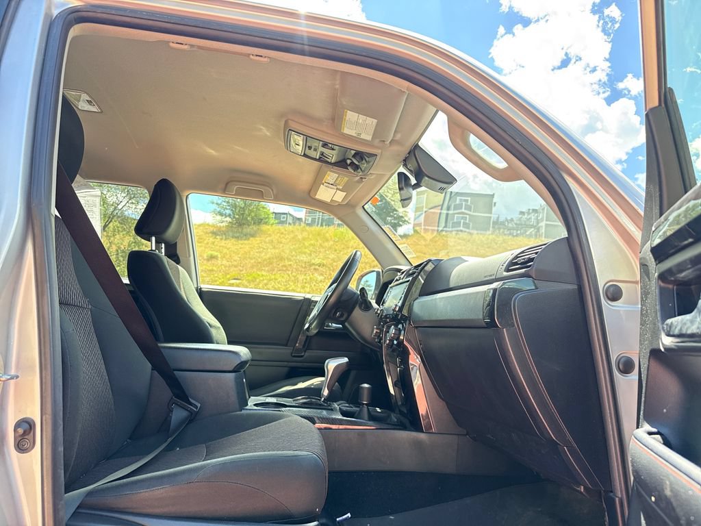 Used 2022 Toyota 4Runner TRD Off-Road AWD/4WD image 30