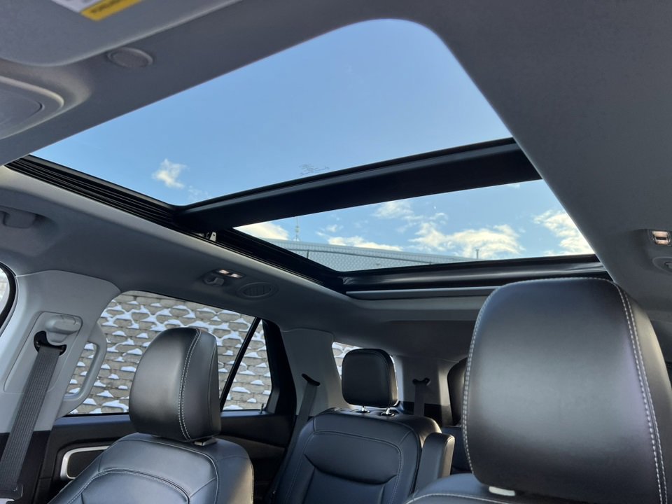 Certified 2022 Ford Explorer XLT w/ Equipment Group 202A image 14