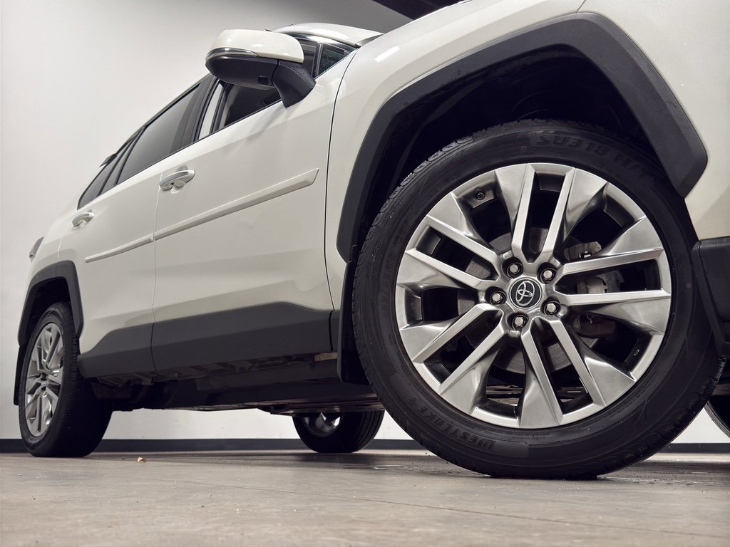 Used 2019 Toyota RAV4 Limited image 2