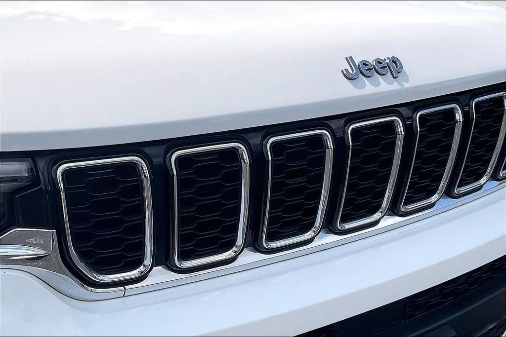 Used 2021 Jeep Grand Cherokee L Limited AWD/4WD image 31