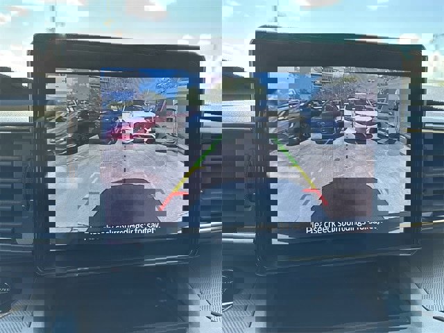 Certified 2022 Ford Explorer XLT w/ Equipment Group 202A image 9