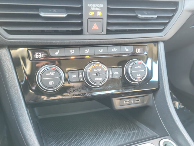Used 2024 Volkswagen Jetta SE image 17