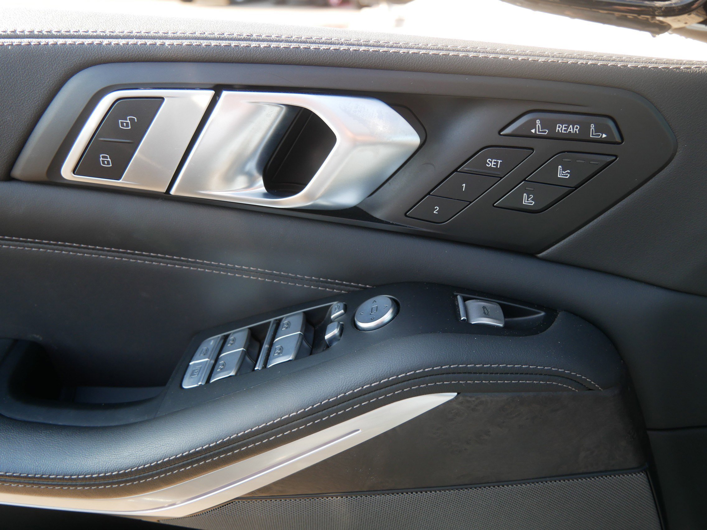 Used 2023 BMW X7 xDrive40i w/ Executive Package image 30