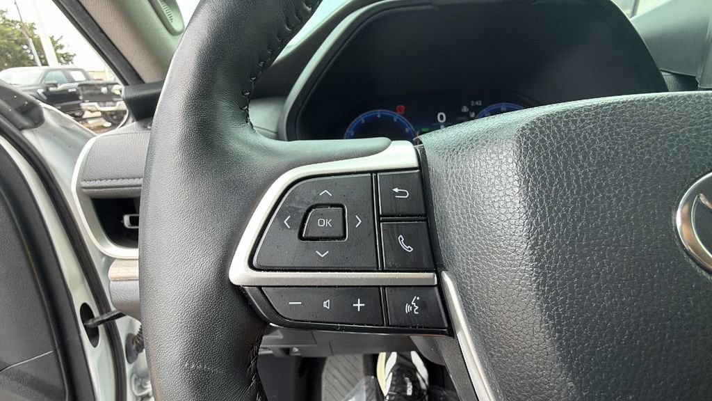 Used 2024 Toyota Grand Highlander AWD image 16