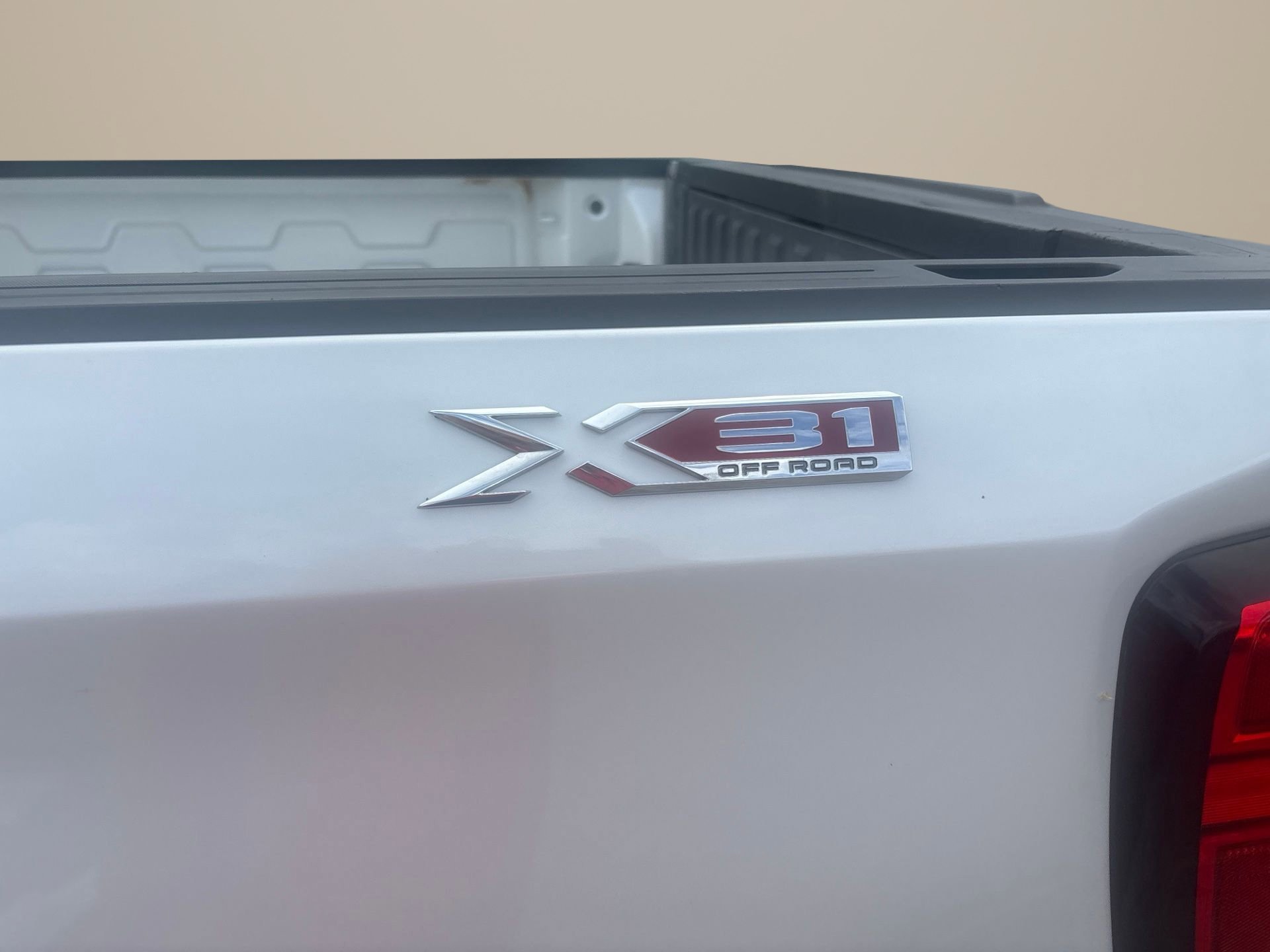 Used 2019 GMC Sierra 1500 SLT AWD/4WD image 6
