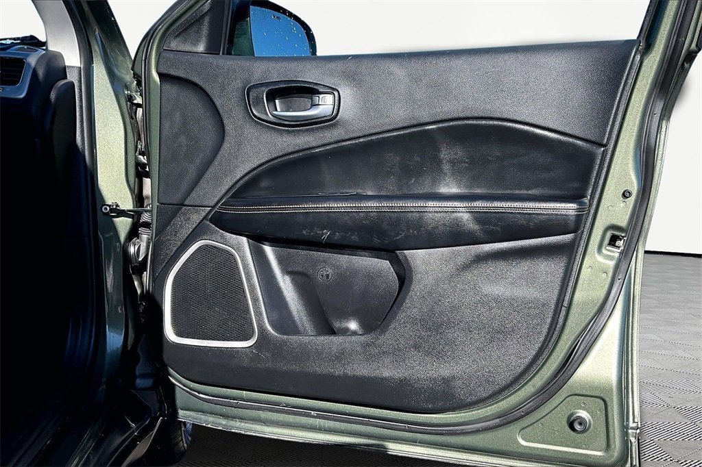 Used 2021 Jeep Compass Latitude image 24