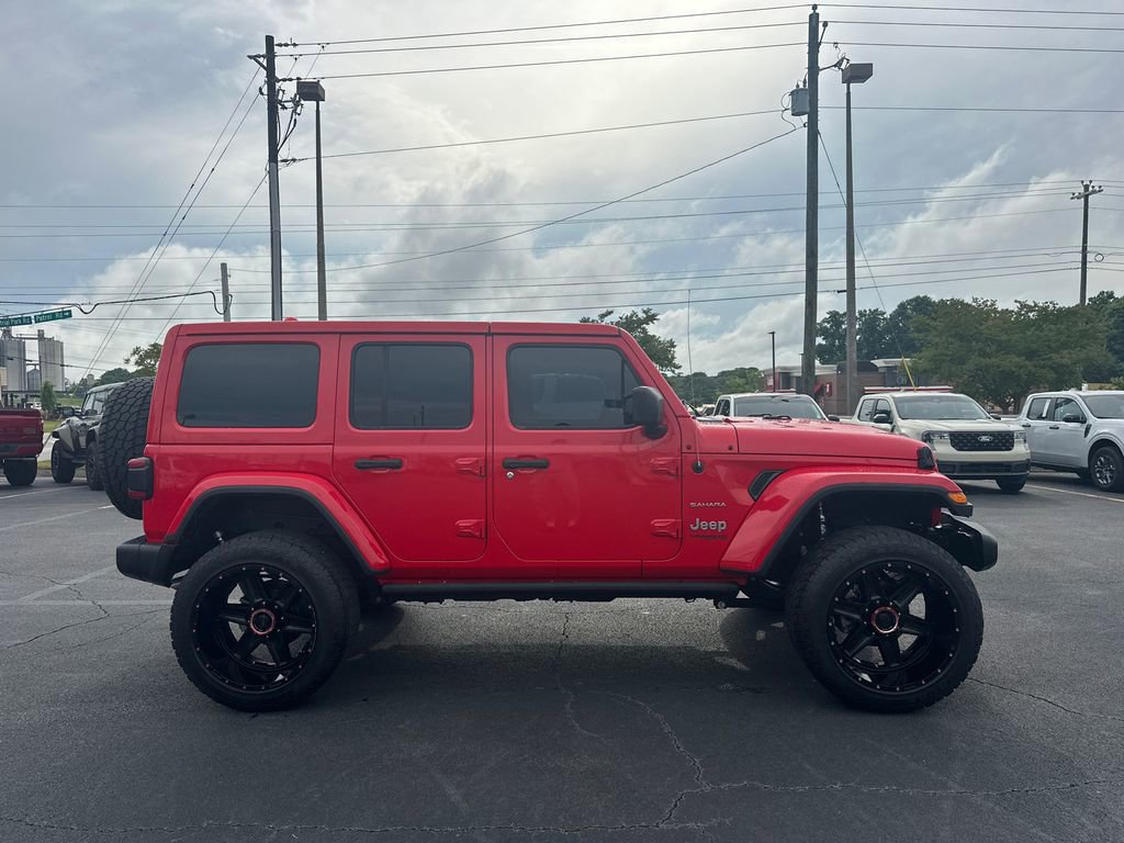 Used 2018 Jeep Wrangler Unlimited Sahara AWD/4WD image 8