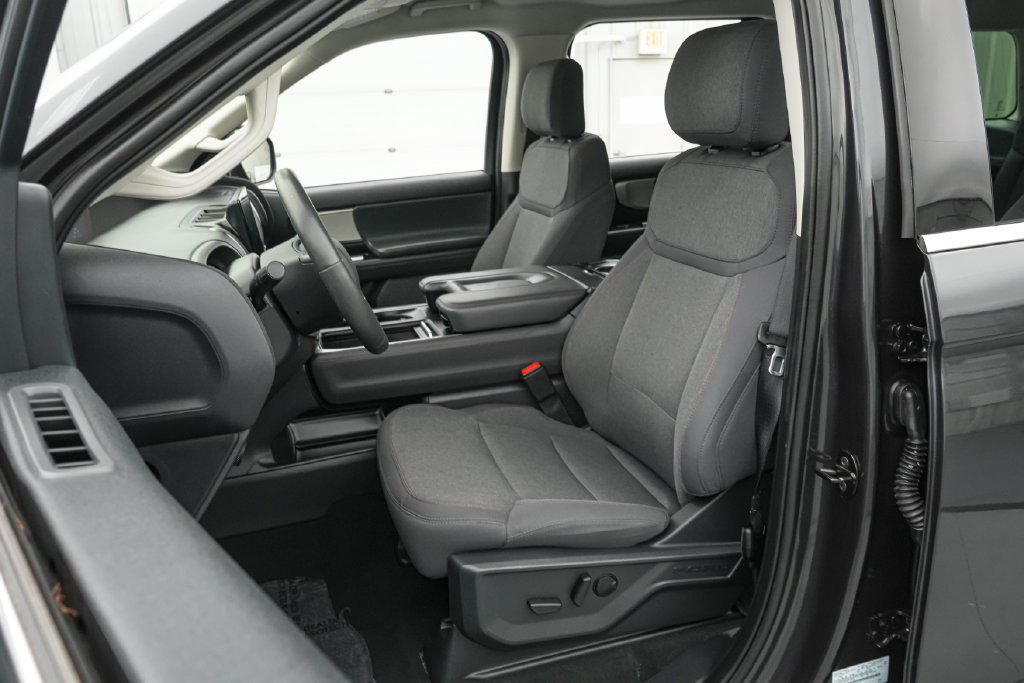 Certified 2025 Ford Expedition Active AWD/4WD image 11