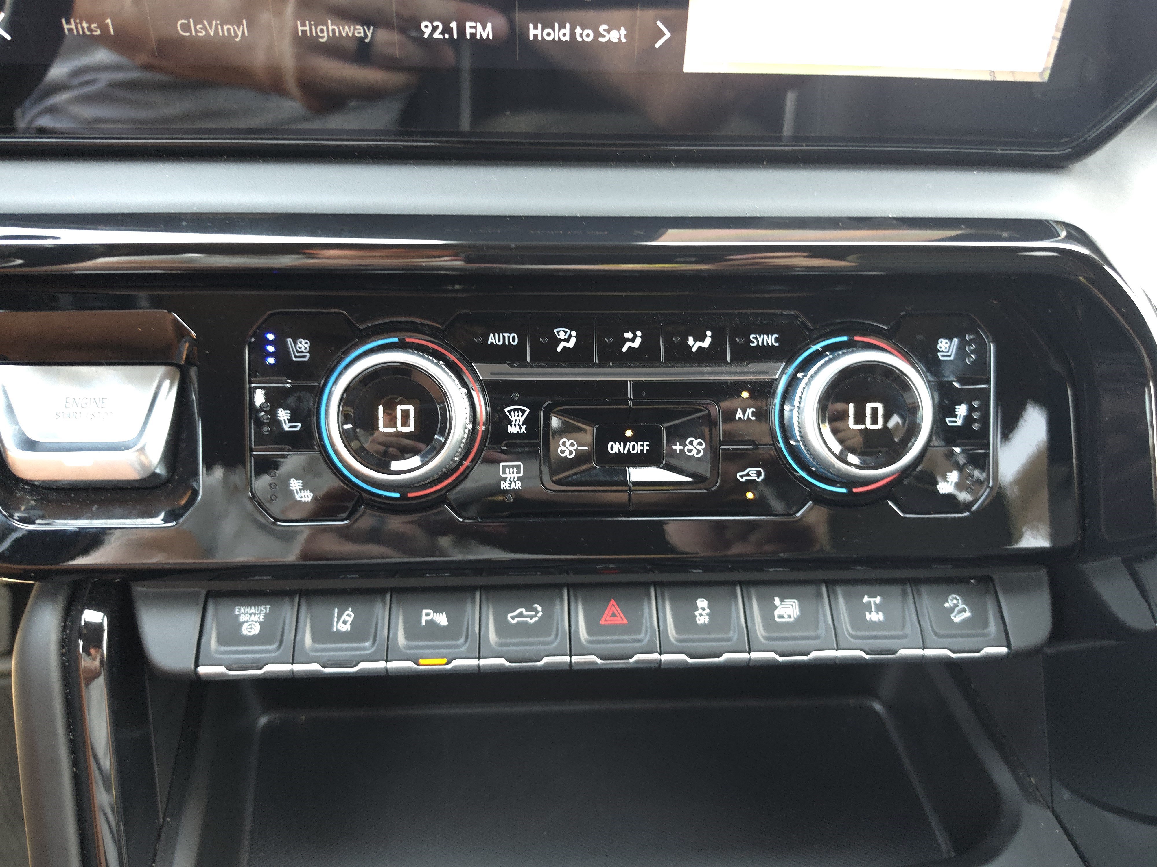 Used 2025 GMC Sierra 2500 AT4X AWD/4WD image 21