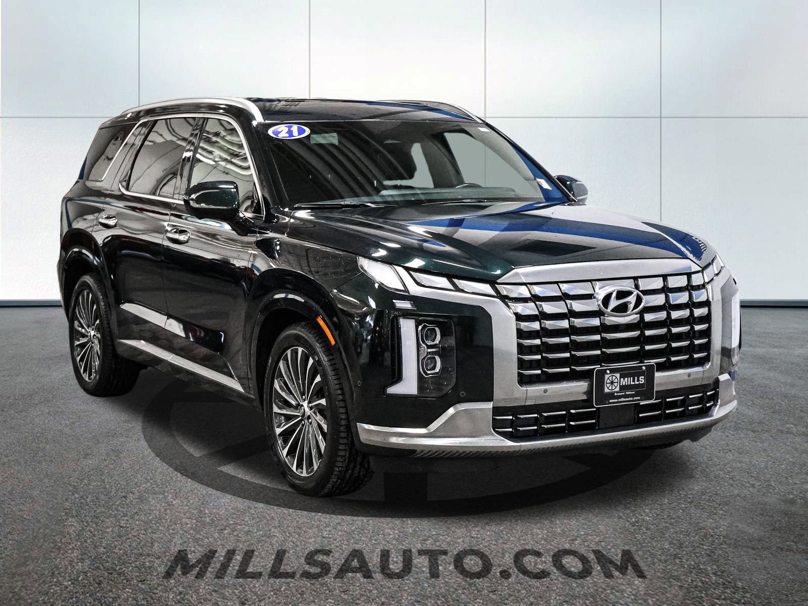 Used 2024 Hyundai Palisade Calligraphy image 2