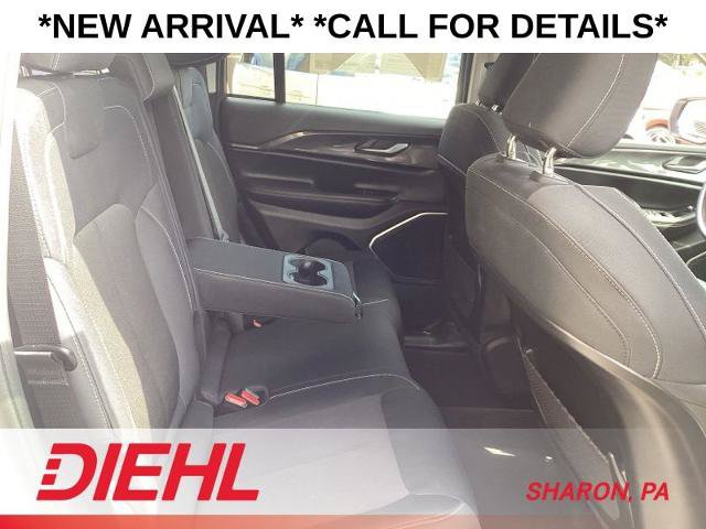Used 2022 Jeep Grand Cherokee Laredo w/ Luxury Tech Group I AWD/4WD image 13