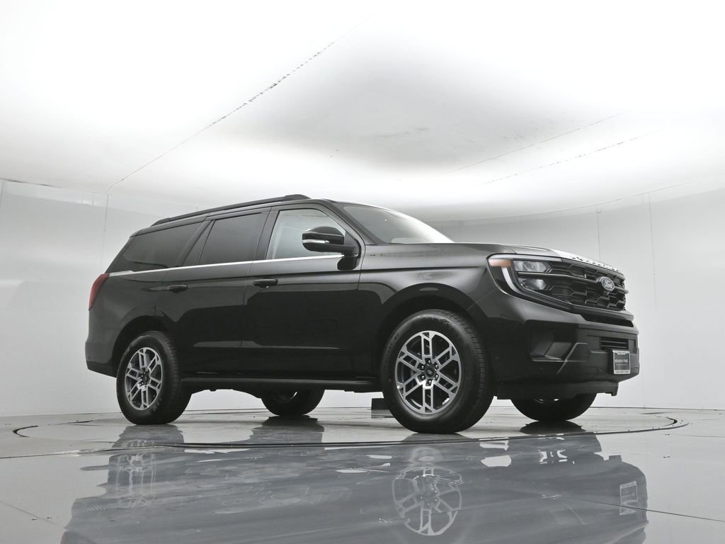 Certified 2025 Ford Expedition Active RWD image 4