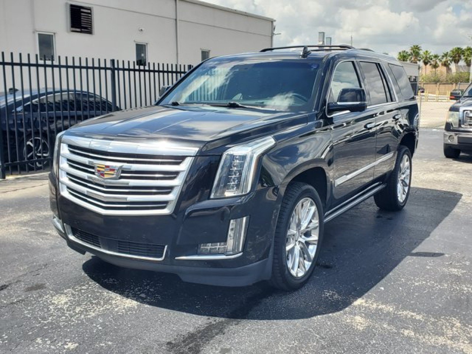 Used 2018 Cadillac Escalade Platinum RWD image 3
