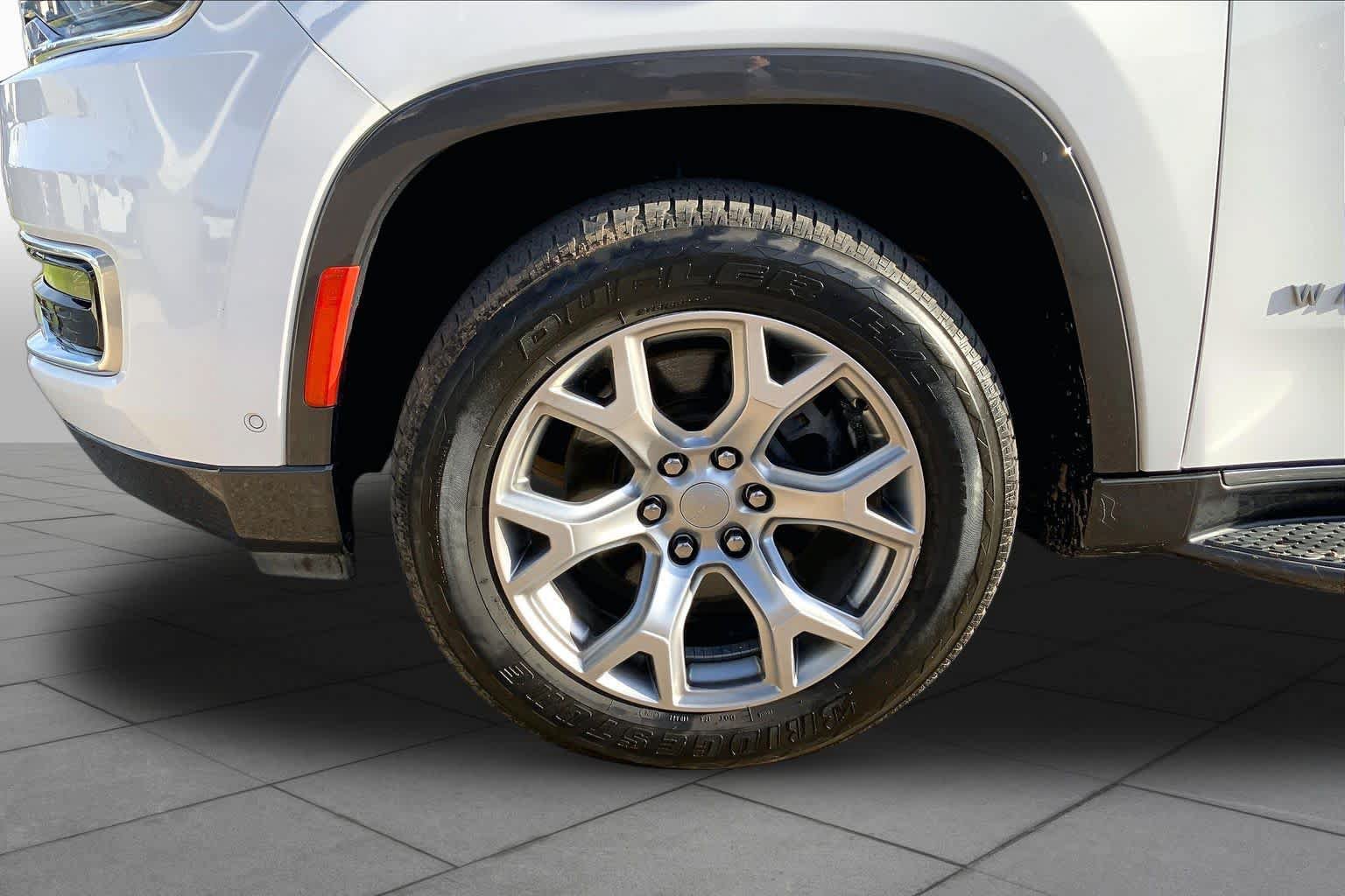 Used 2022 Jeep Wagoneer Series I w/ Premium Group I AWD/4WD image 11