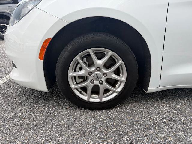 Used 2023 Chrysler Voyager LX FWD image 23