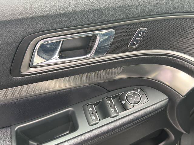 Certified 2018 Ford Explorer XLT w/ Equipment Group 202A AWD/4WD image 19
