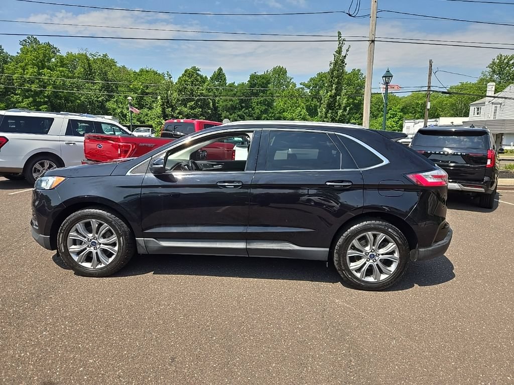 Certified 2019 Ford Edge Titanium w/ Cold Weather Package AWD/4WD image 10