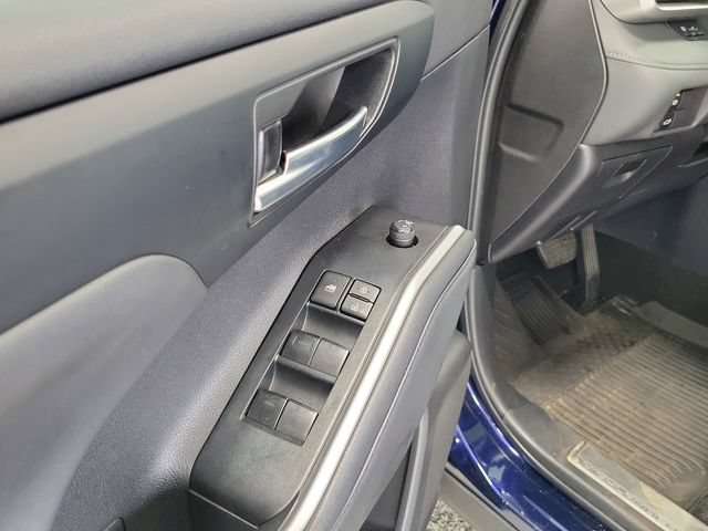 Used 2022 Toyota Highlander XLE AWD/4WD image 7